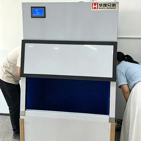 700公斤纯雪花机和500公斤片冰机交付某火锅店